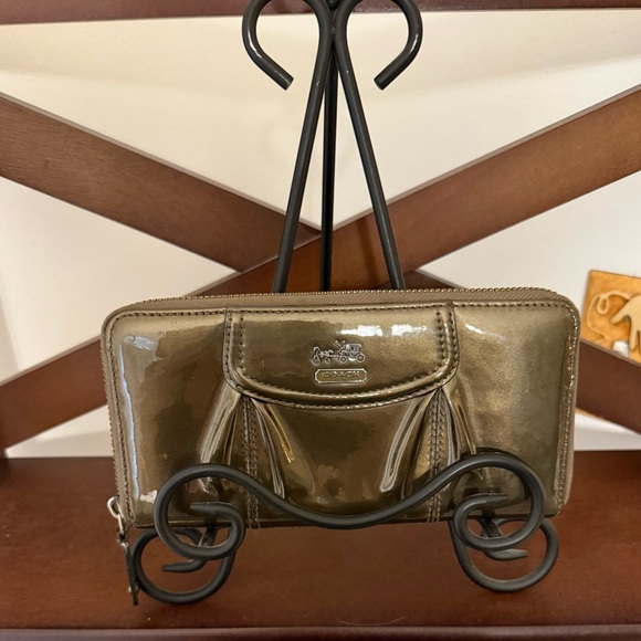 Coach Olive Green Patent Leather Women's Long Wallet - Picture 1 of 9